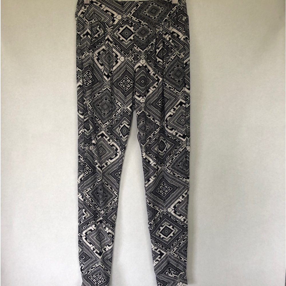 1st Kiss Patterned Leggings